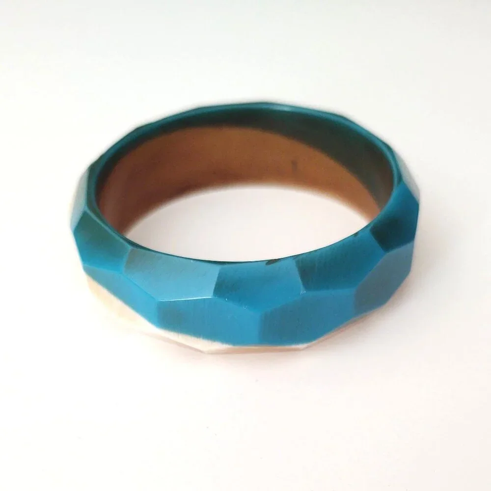 Blue and beige faceted resin bangle